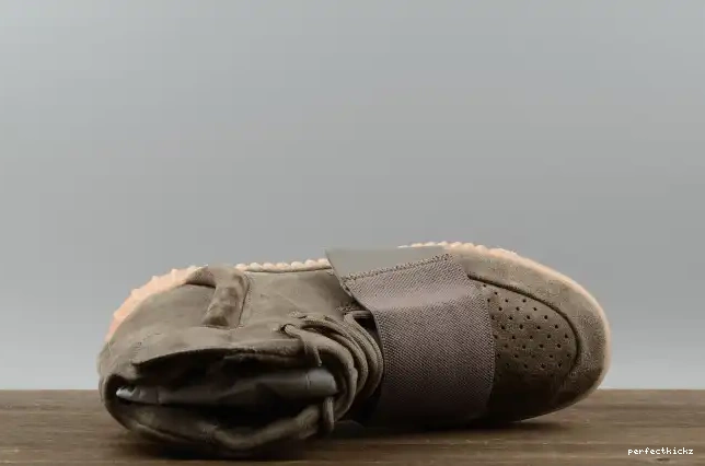 Light 750 Boost adidas Brown Yeezy BY2456 0518